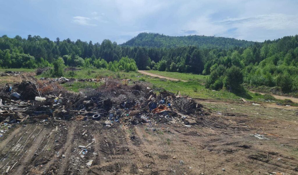 В Шаманке начали ликвидировать свалку В Шаманке начали ликвидировать свалку