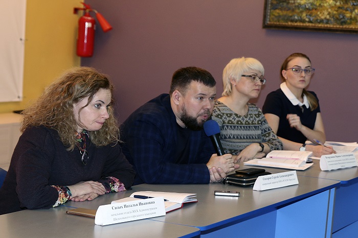 Жители Шелехова задали вопросы Региональному оператору Жители Шелехова задали вопросы Региональному оператору